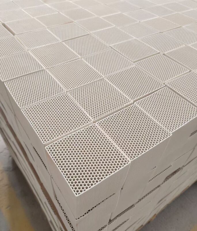 Optimize Bal Arısı Değeri Yoğunluğu Bal Arısı Mullite Corundum Tuğla ısı değişimi verimliliğini en üst düzeye çıkarmak için Refractory Malzeme