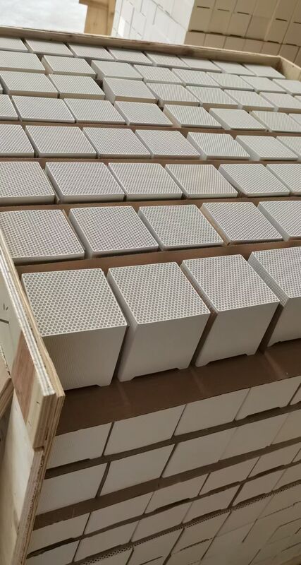 Optimize Bal Arısı Değeri Yoğunluğu Bal Arısı Mullite Corundum Tuğla ısı değişimi verimliliğini en üst düzeye çıkarmak için Refractory Malzeme